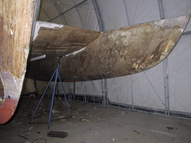 Bow
and port outrigger